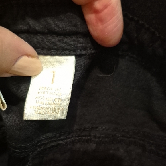 Chico's Crop Black Cargo Pants In Lighrweight Cotton - Picture 3 of 8